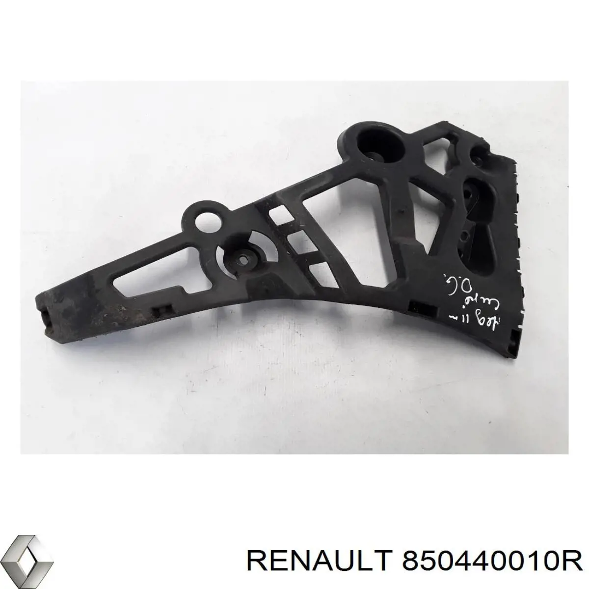 Купить 850440010R Renault (RVI) Правый кронштейн крепления бампера заднего