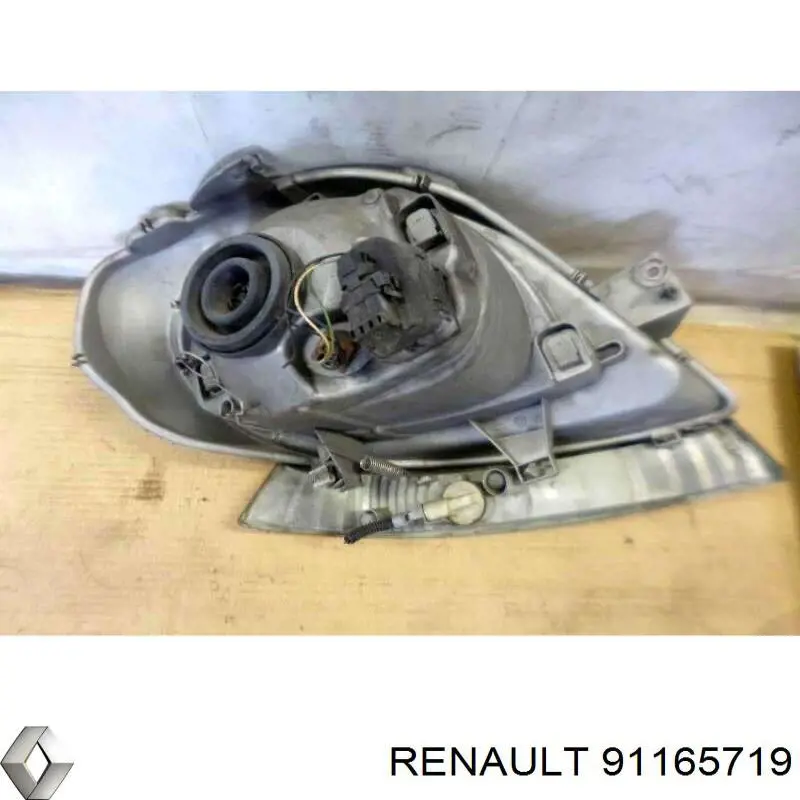 91165719 Renault (RVI) Фара
