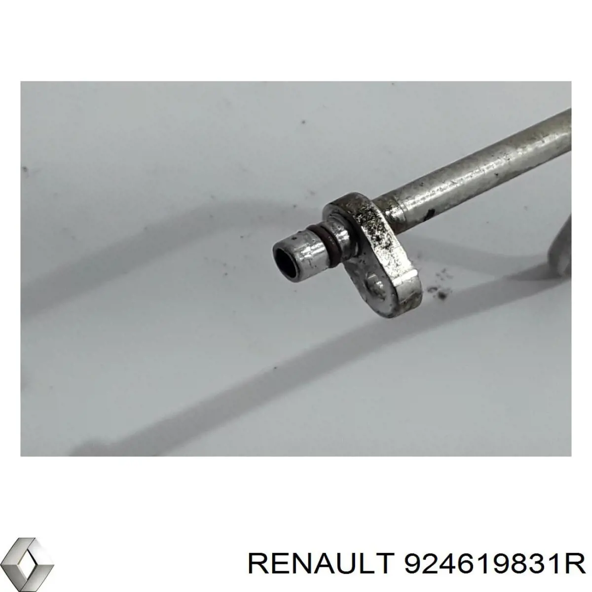 Шланг кондиционера, от заднего испарителя к компрессору 924619831R Renault (RVI)