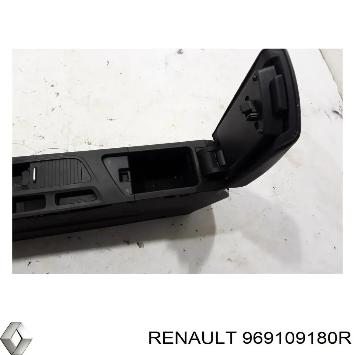 Панель борода Renault (RVI) 969109180R цена, от 104.86 USD