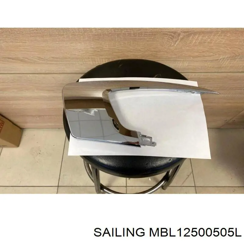 Ободок (окантовка) фары противотуманной левой MBL12500505L Sailing