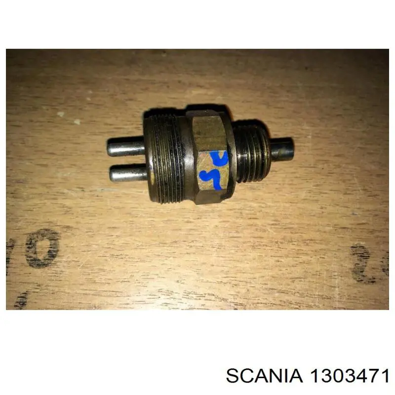 Включатель фонарей заднего хода Scania 1303471 цена, от 11.12 USD