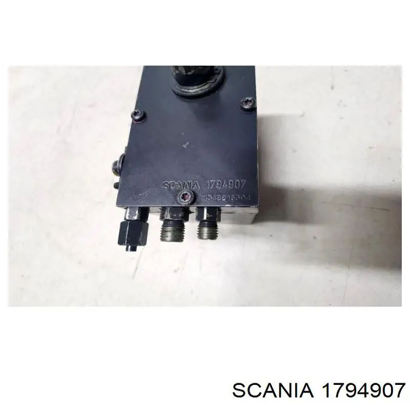 Купить 2204435 Scania Насос подъема кабины