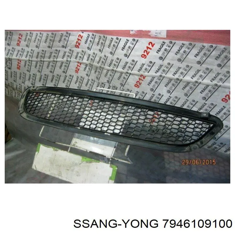 7946109100 Ssang Yong решетка бампера переднего центральная