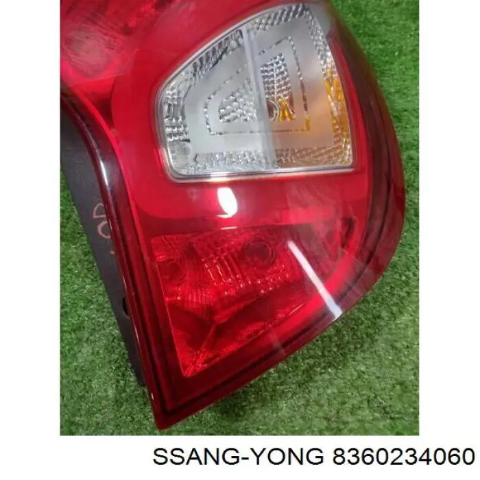 Купить 8360234060 Ssang Yong Задняя правая фара