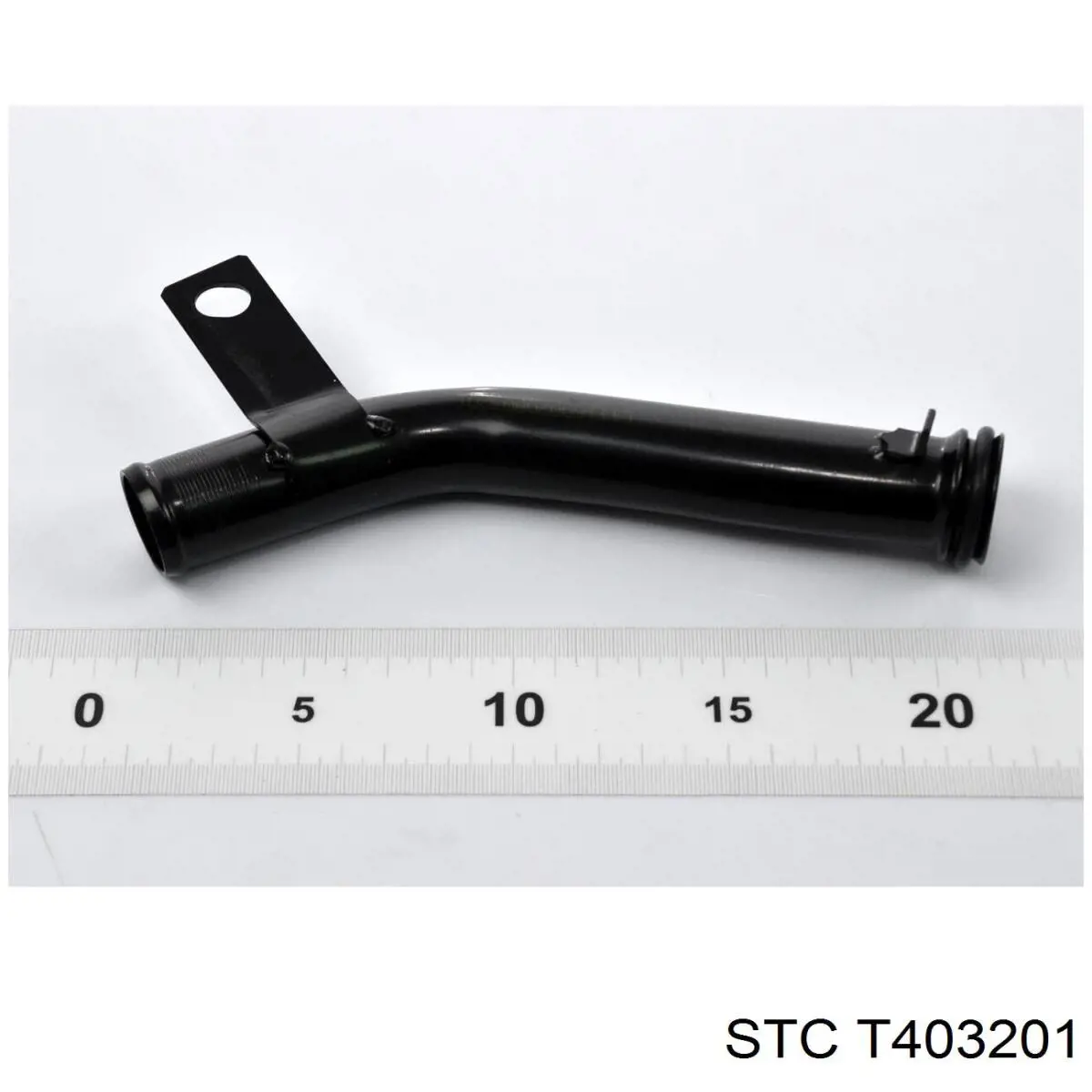 T403201 STC шланг (патрубок водяного насоса приемный)