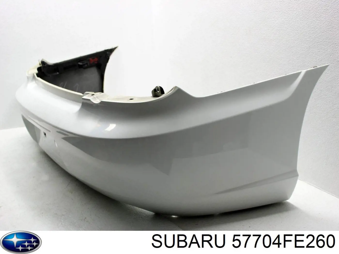 Задний бампер 57704FE260 Subaru