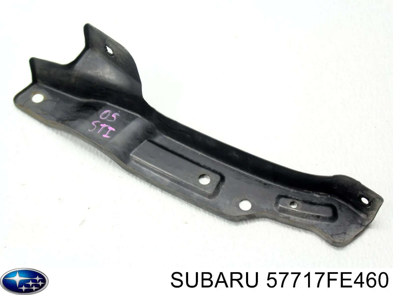 Купить 57717FE460 Subaru Левый кронштейн крепления бампера заднего