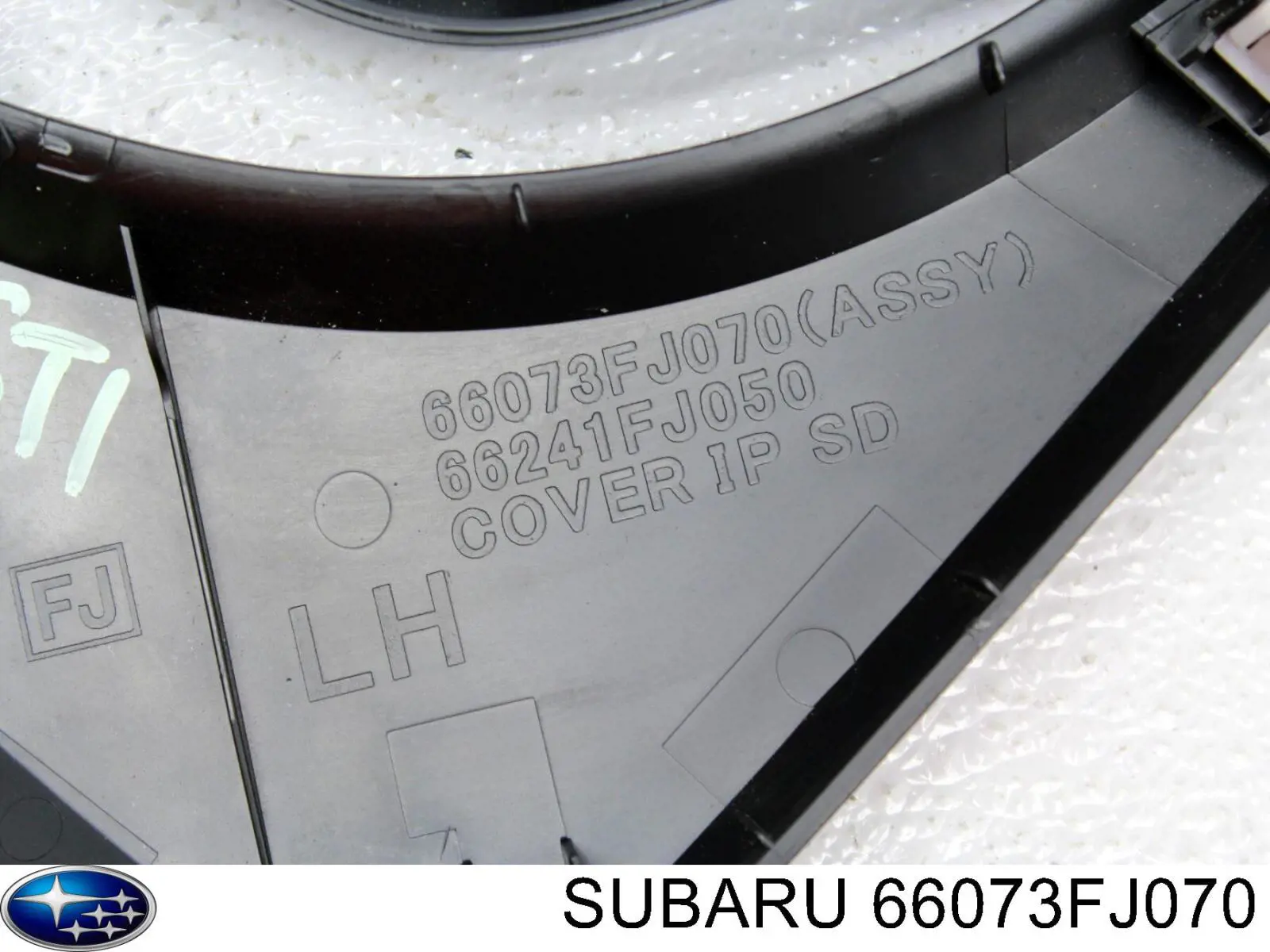 Молдинг (накладка) приборной панели "торпедо" левый 66073FJ070 Subaru
