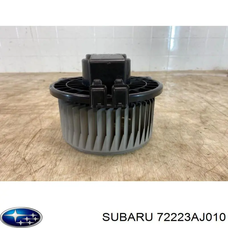 Мотор вентилятора печки (отопителя салона) на Subaru Outback BM