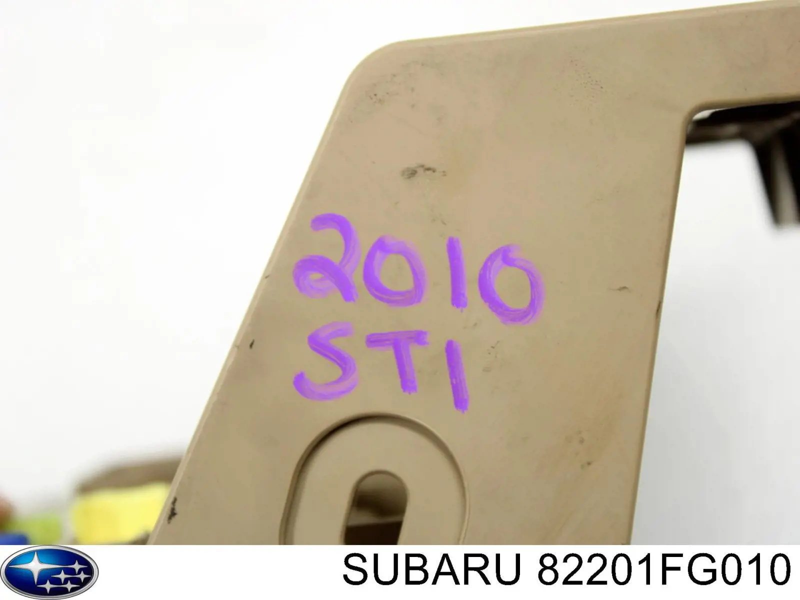 Блок предохранителей задний, салонный Subaru 82201FG010
