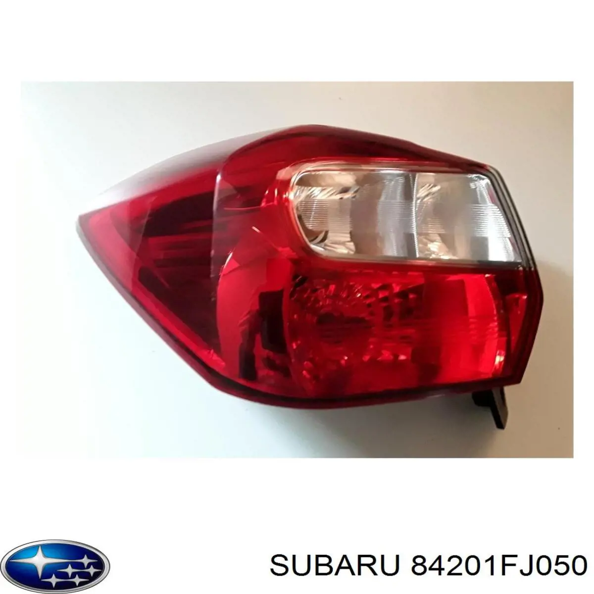 84201FJ050 Subaru lanterna traseira esquerda