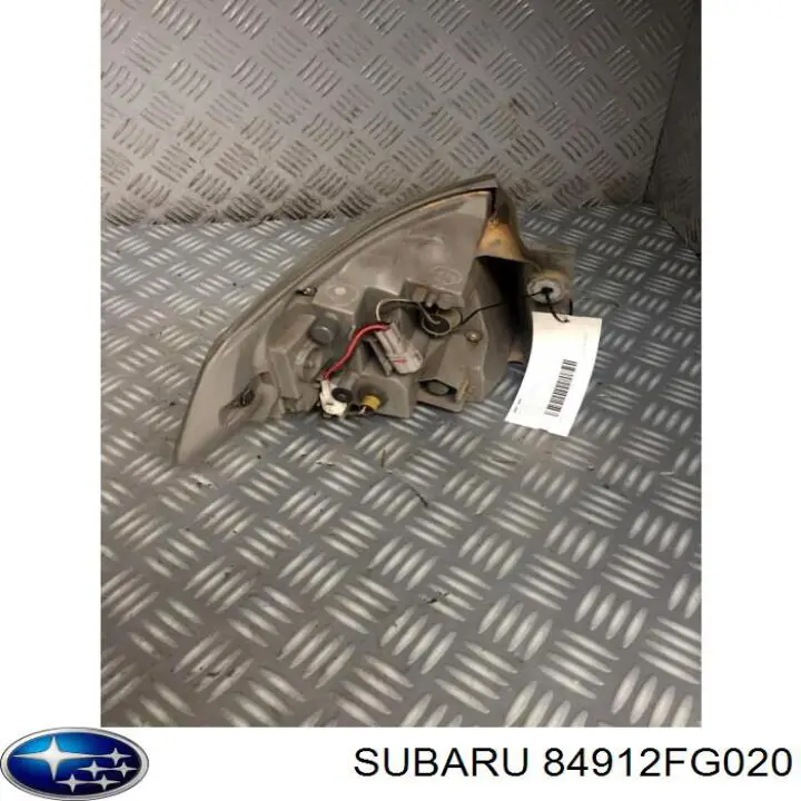 Фонарь задний правый внешний 84912FG020 Subaru