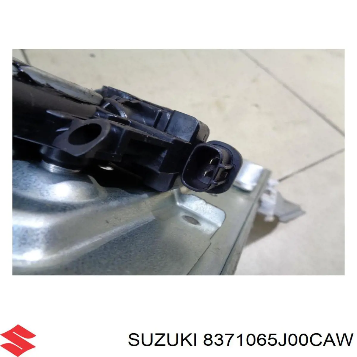 Купить 8371065J00CAW Suzuki Обшивка (облицовка) внутренняя двери передней правой