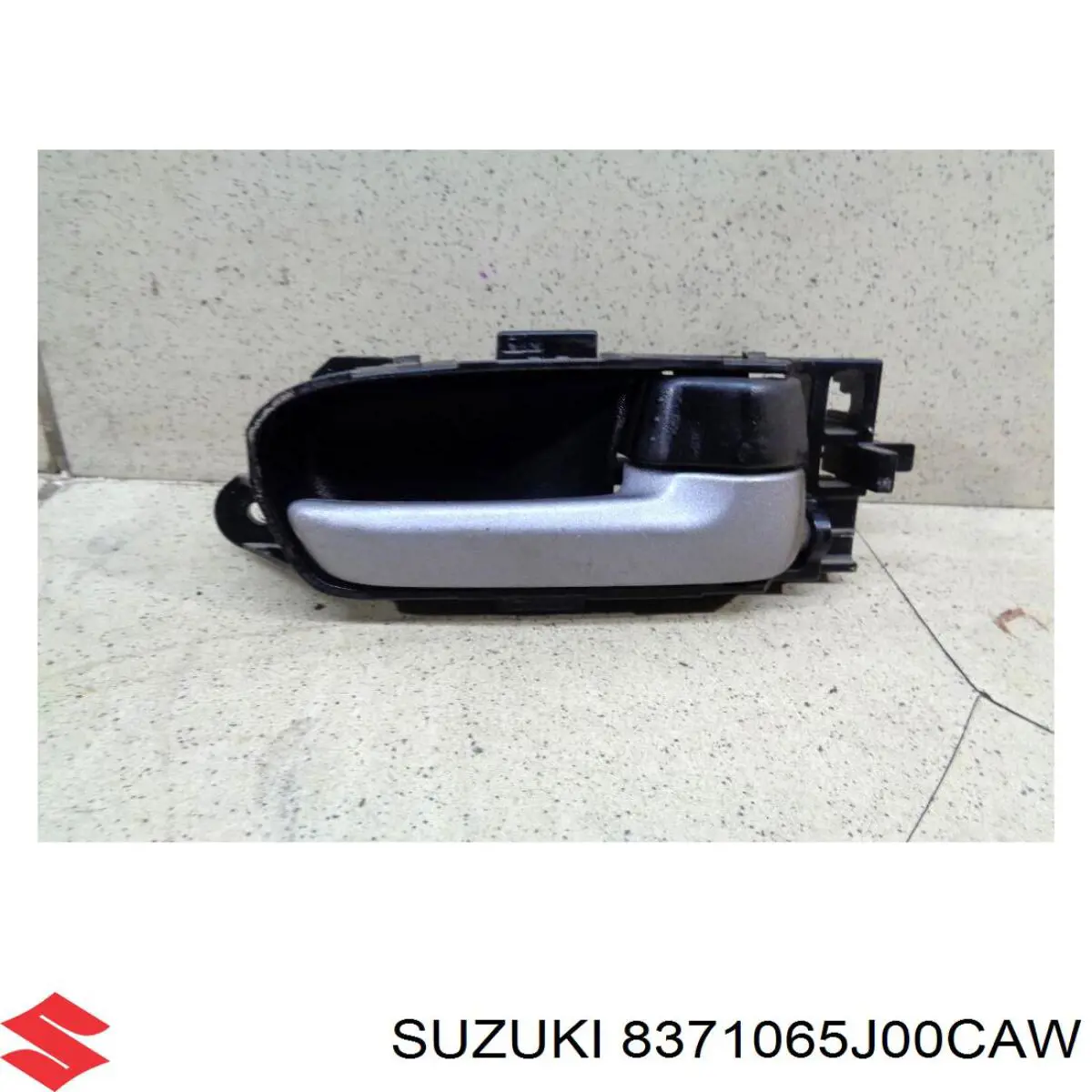 Пластик Suzuki 8371065J00CAW цена, от 19.00 USD