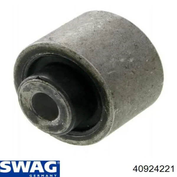Купить 40924221 Swag Сайлентблок цапфы задней