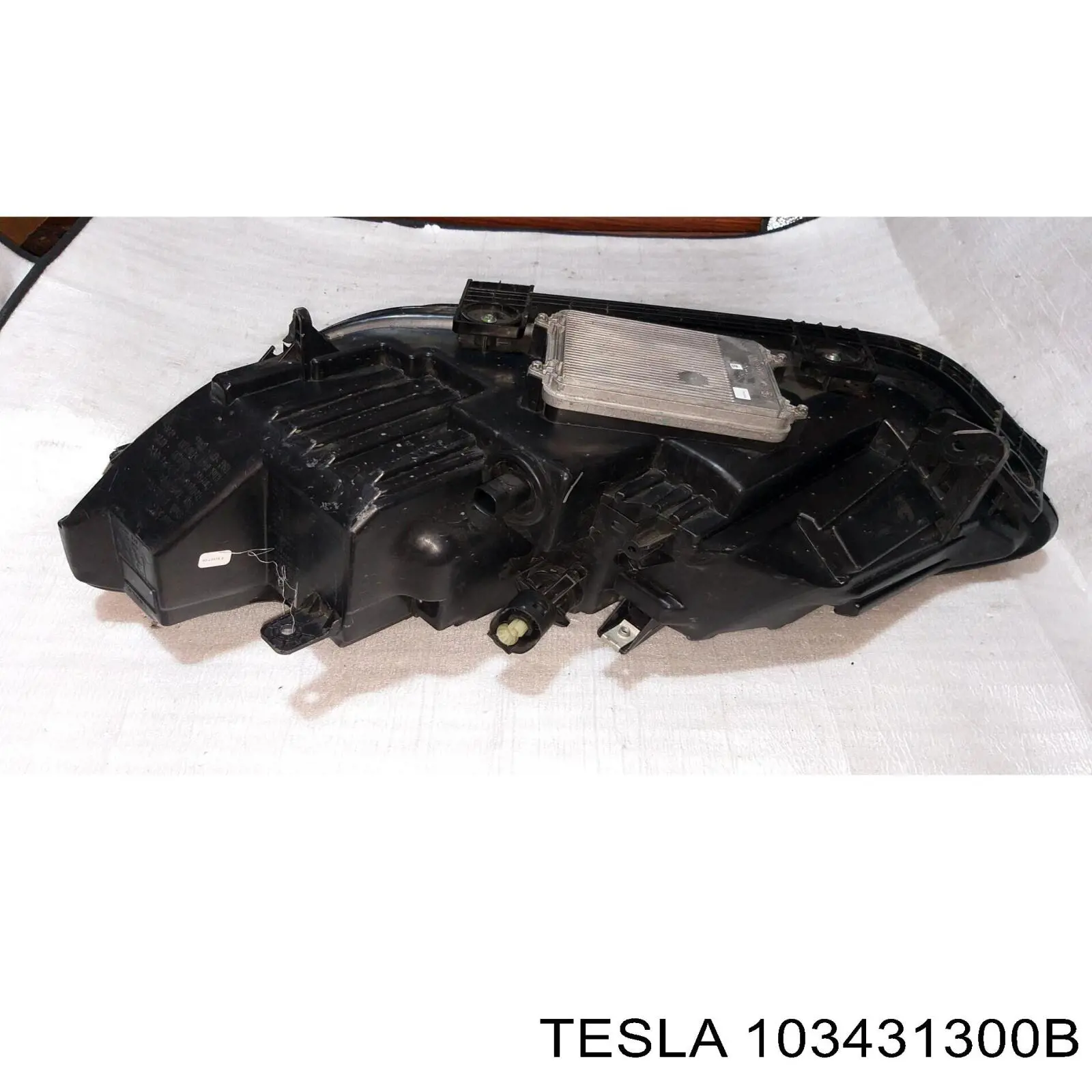  Правая фара Tesla Model X 