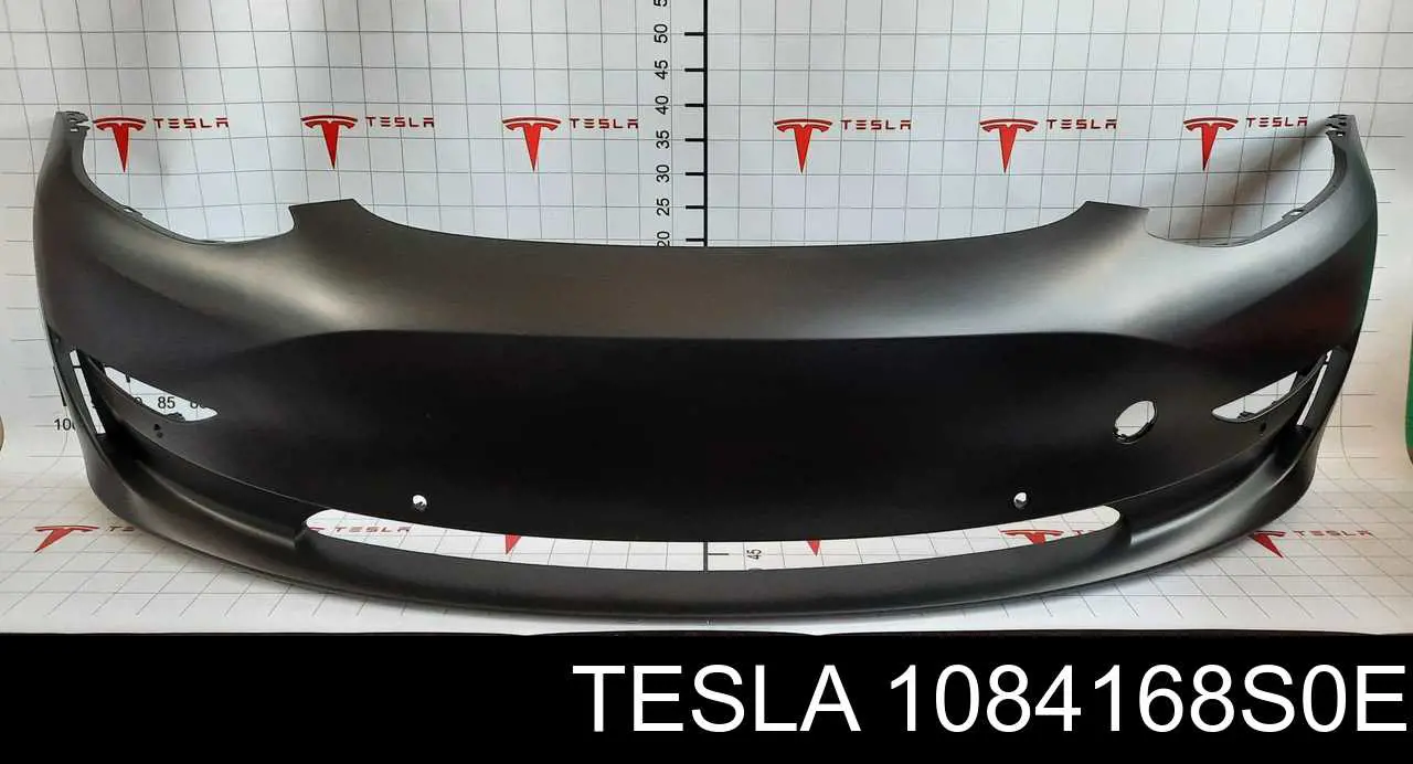 Передний бампер на Tesla Model 3 