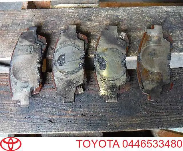 Передние тормозные колодки 0446533480 Toyota