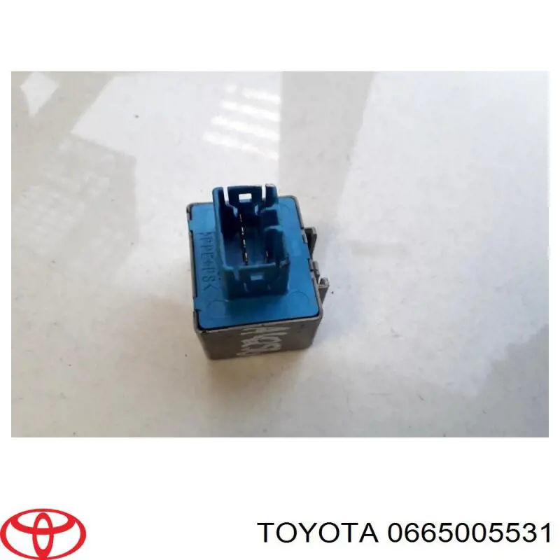Реле указателей поворотов на Toyota Corolla  E15