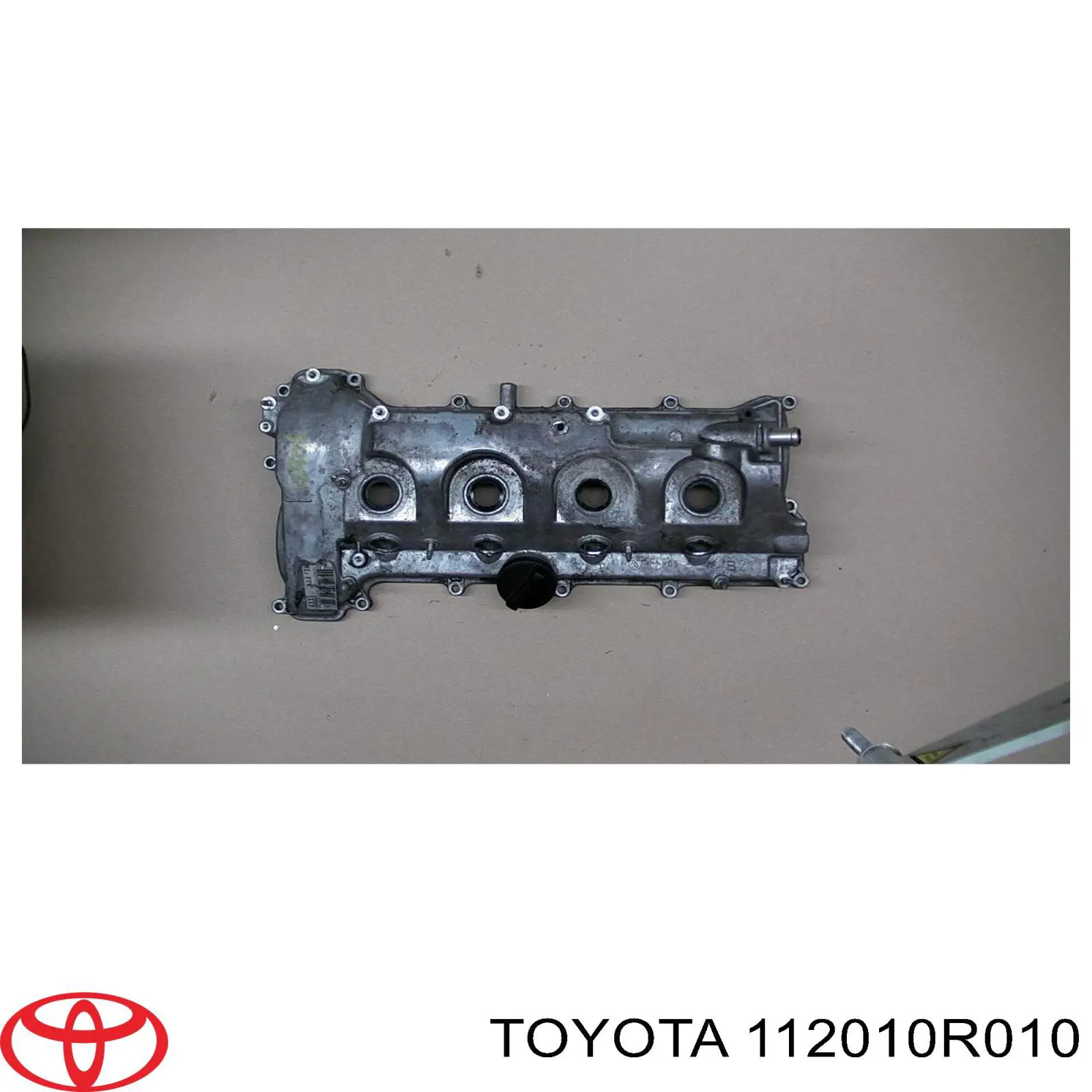 112010R010 Toyota Крышка двигателя