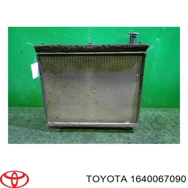 Радиатор 1640067090 Toyota