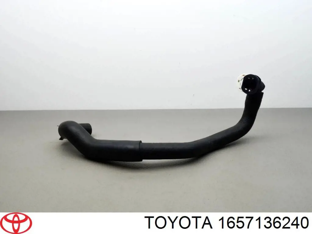 Патрубок радиатора 1657136240 Toyota