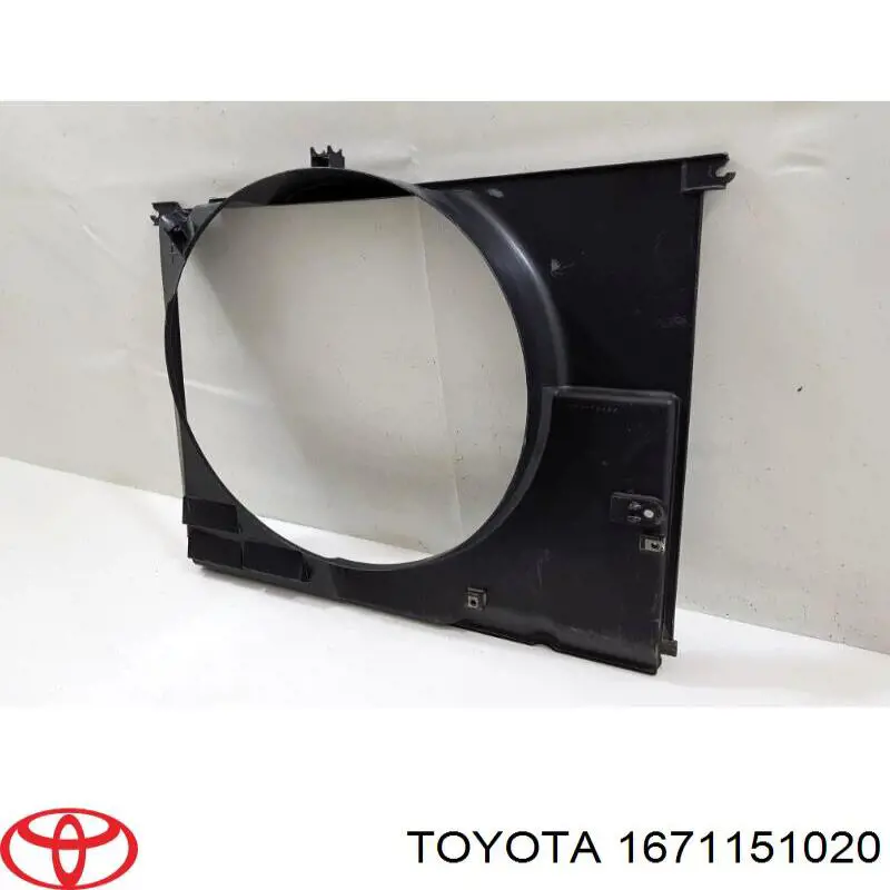 Диффузор радиатора охлаждения на Toyota Land Cruiser J200