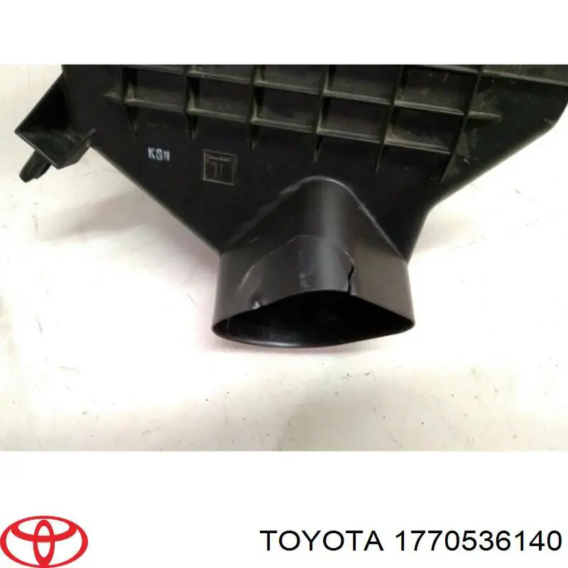 Корпус воздушного фильтра, верхняя часть 1770536140 Toyota
