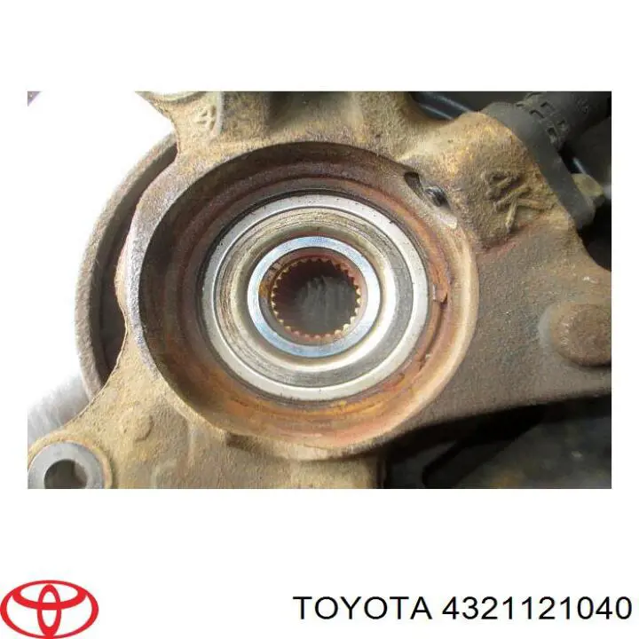 Цапфа передняя правая 4321121040 Toyota