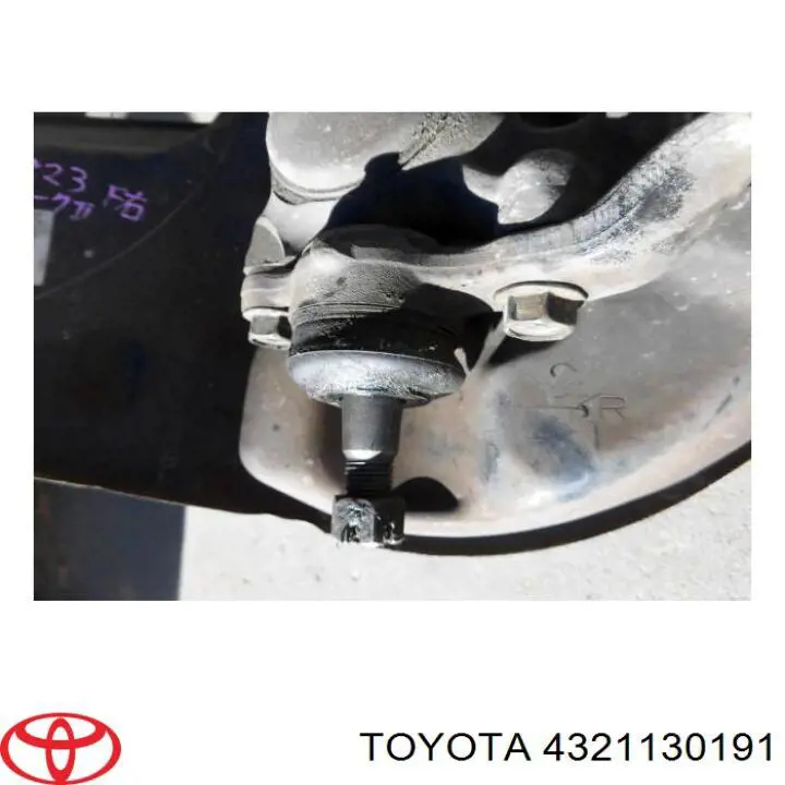 Кулак поворотный передний правый Toyota 4321130191
