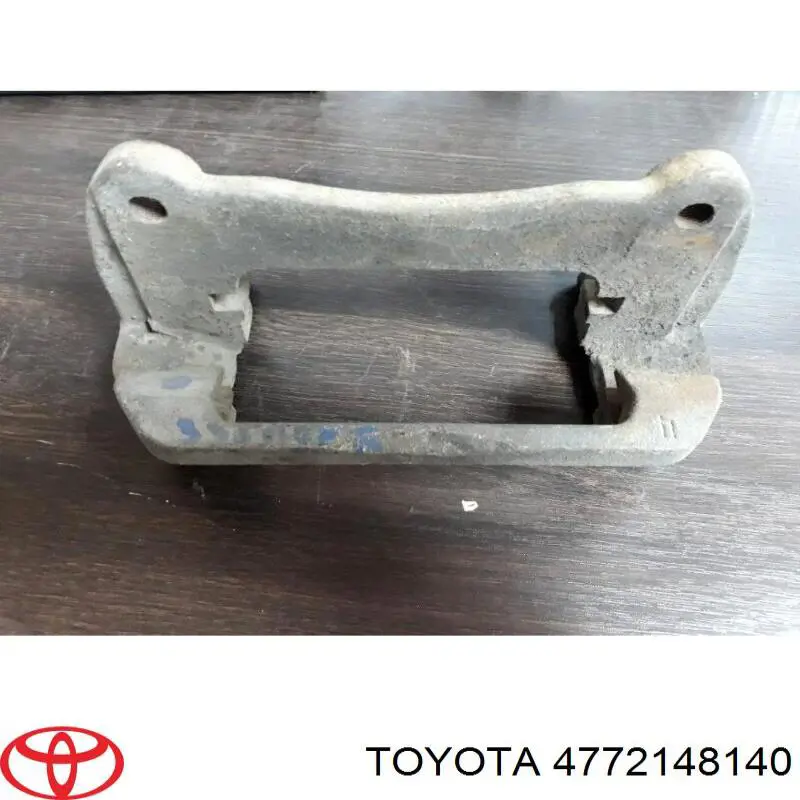 Купить 4772148140 Toyota Скоба тормозного суппорта переднего