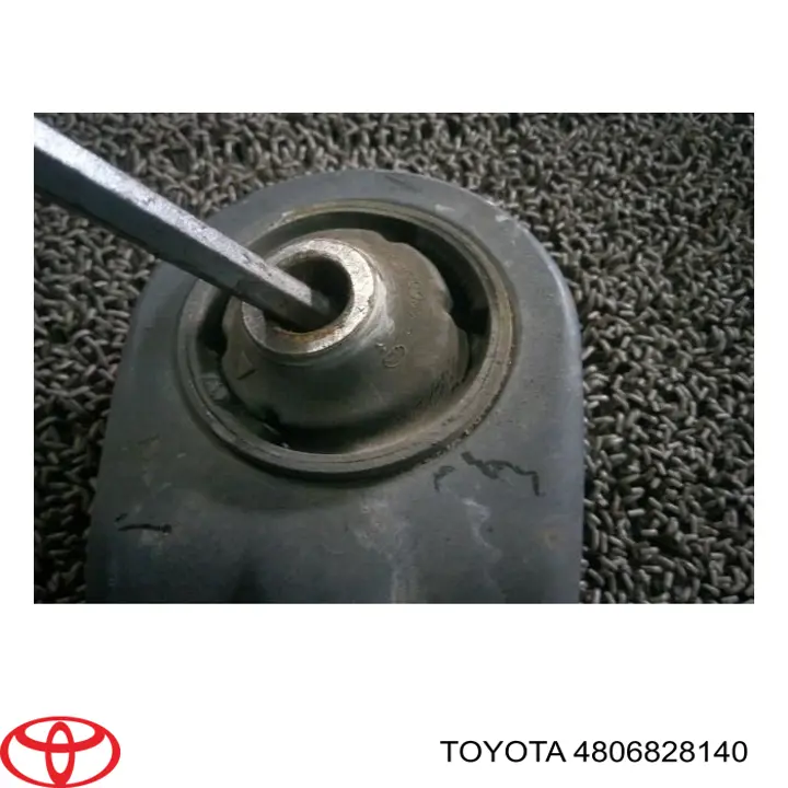 Купить 4806828140 Toyota Нижний правый рычаг передней подвески