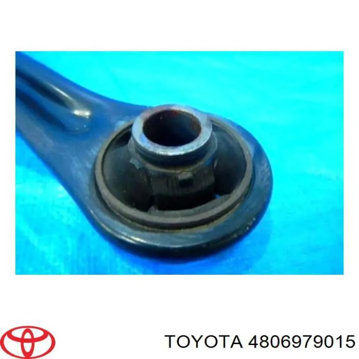 4806979015 Toyota Рычаг передней подвески нижний левый