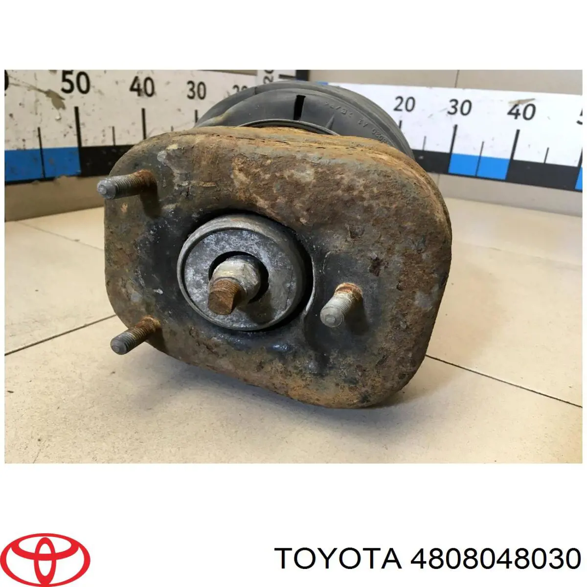 Амортизатор задний правый 4808048030 Toyota