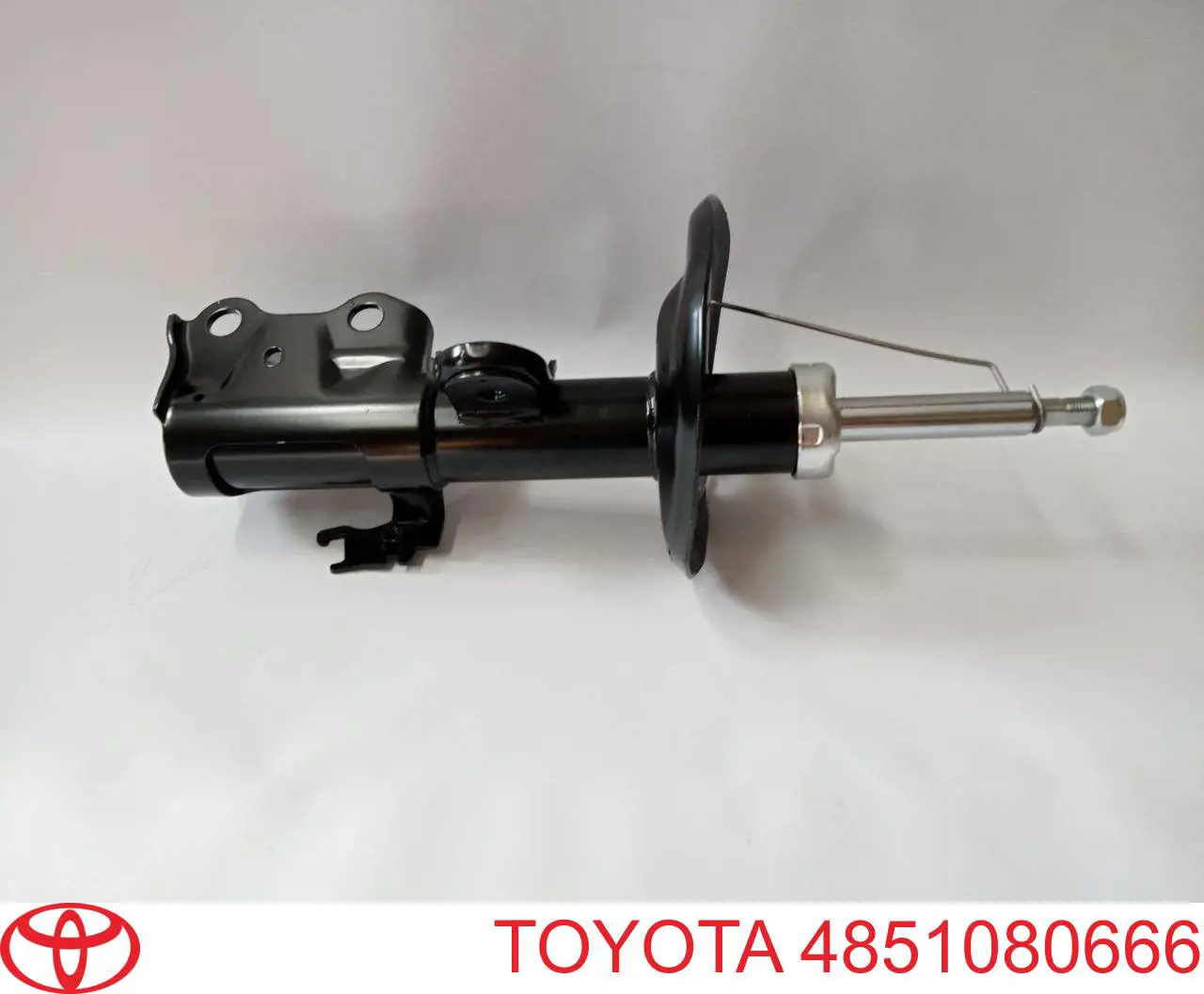 4851080666 Toyota Амортизатор передней подвески правый