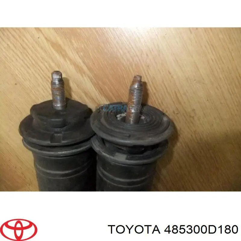 Задний правый амортизатор Toyota 485300D180