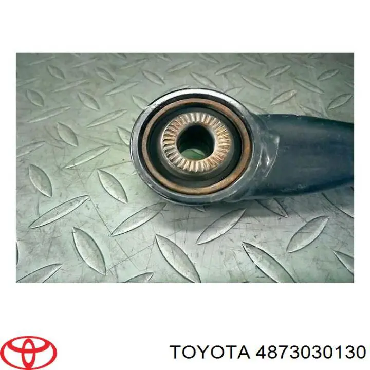 Рычаг задней подвески нижний правый 4873030130 Toyota