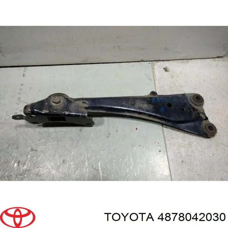 4878042030 Toyota braço oscilante (tração longitudinal inferior esquerdo de suspensão traseira)