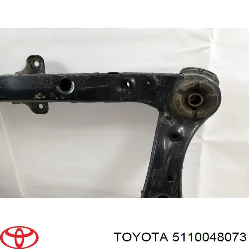 5110048073 Toyota viga de suspensão dianteira (plataforma veicular)