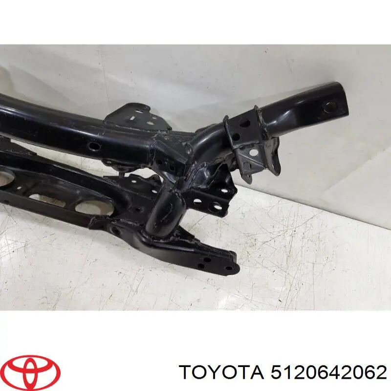 5120642063 Toyota viga de suspensão traseira (plataforma veicular)