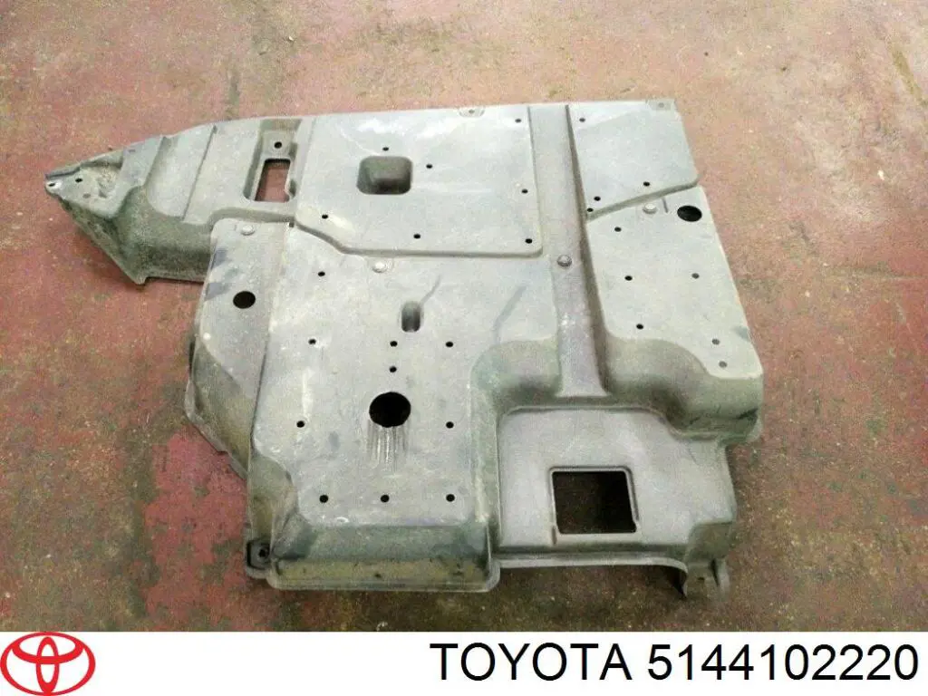 Защита двигателя передняя на Toyota Avensis T27