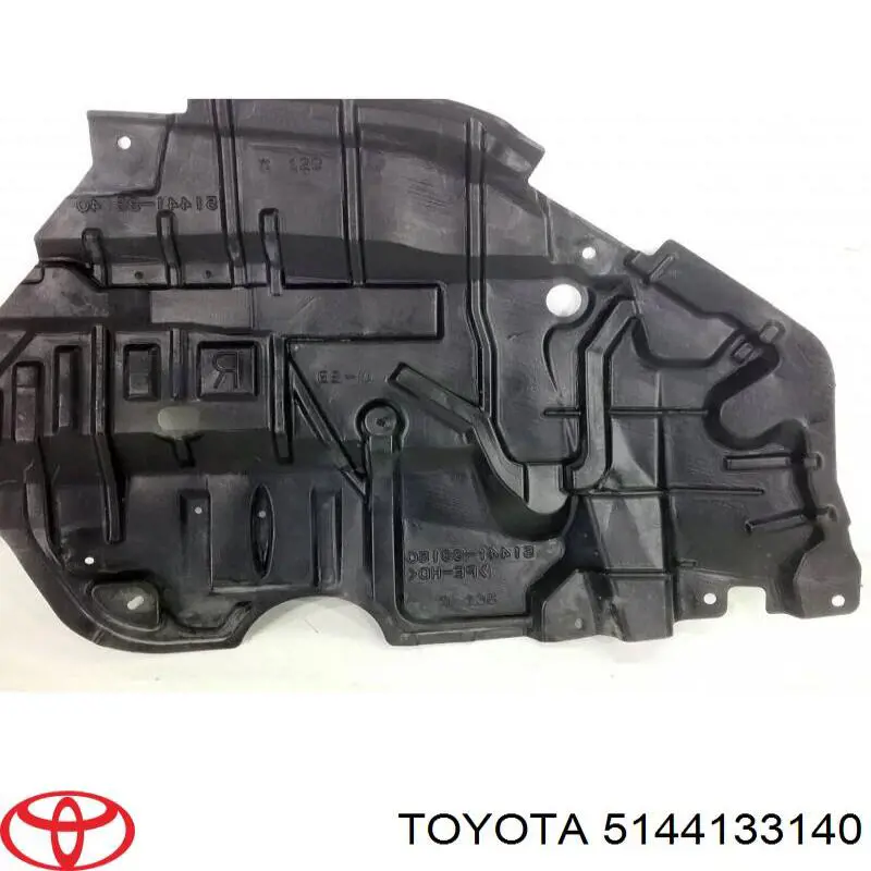 Защита двигателя правая на Toyota Camry V50