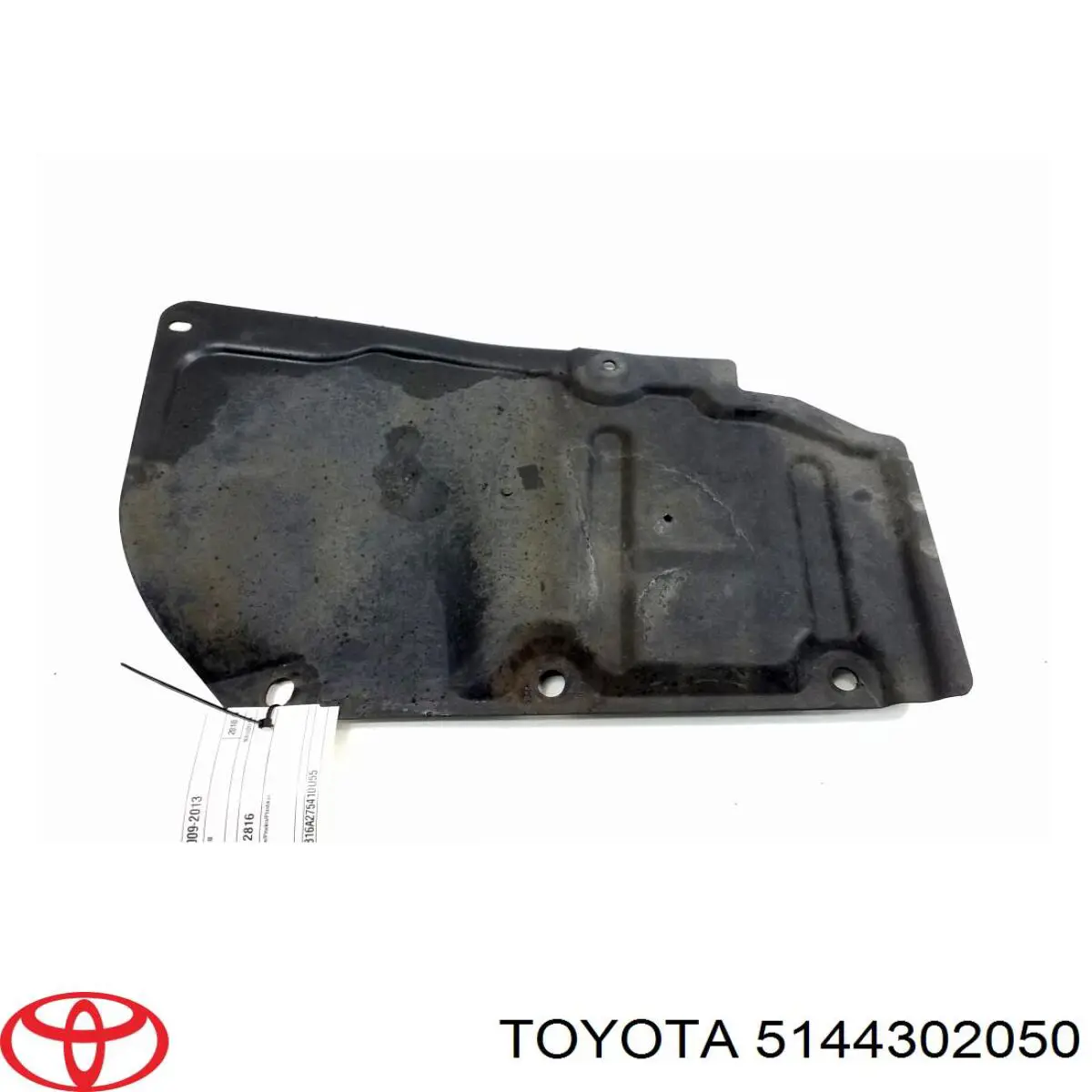 Защита двигателя правая на Toyota Avensis T27