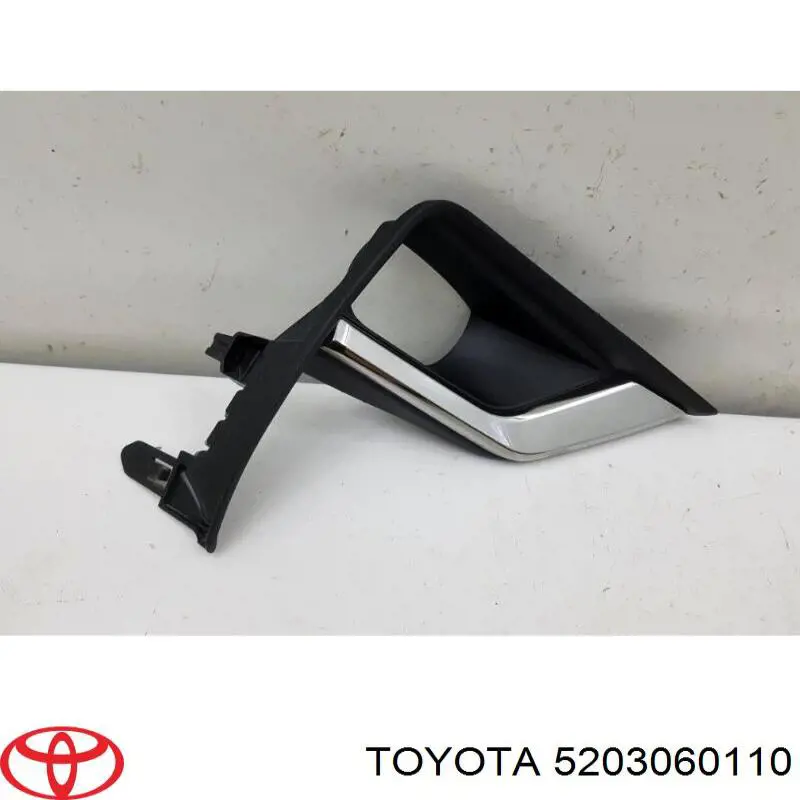 Ободок (окантовка) фары противотуманной правой на Toyota Land Cruiser PRADO 