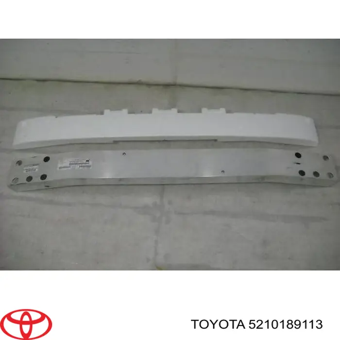 Передний бампер 5210189113 Toyota