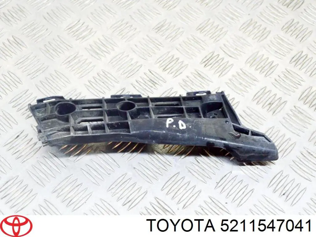 Кронштейн бампера переднего внешний правый Toyota 5211547041