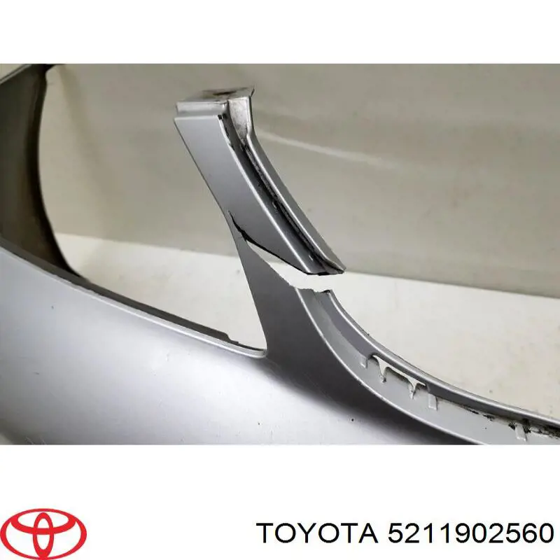 Передний бампер 5211902560 Toyota