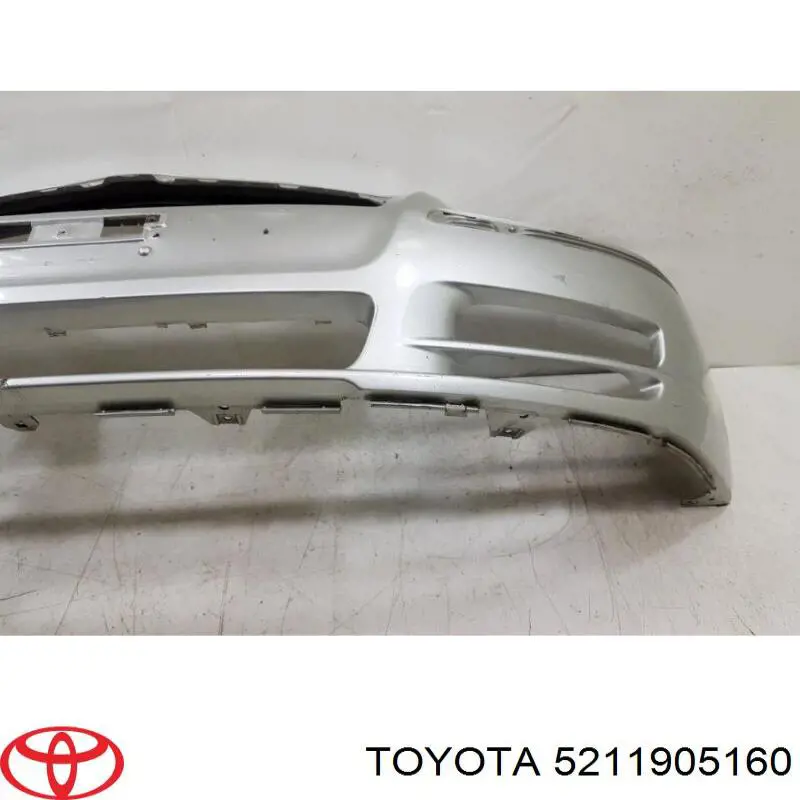  Передний бампер Toyota Avensis 2