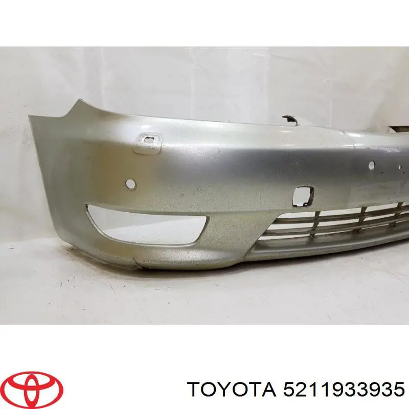 Передний бампер 5211933935 Toyota